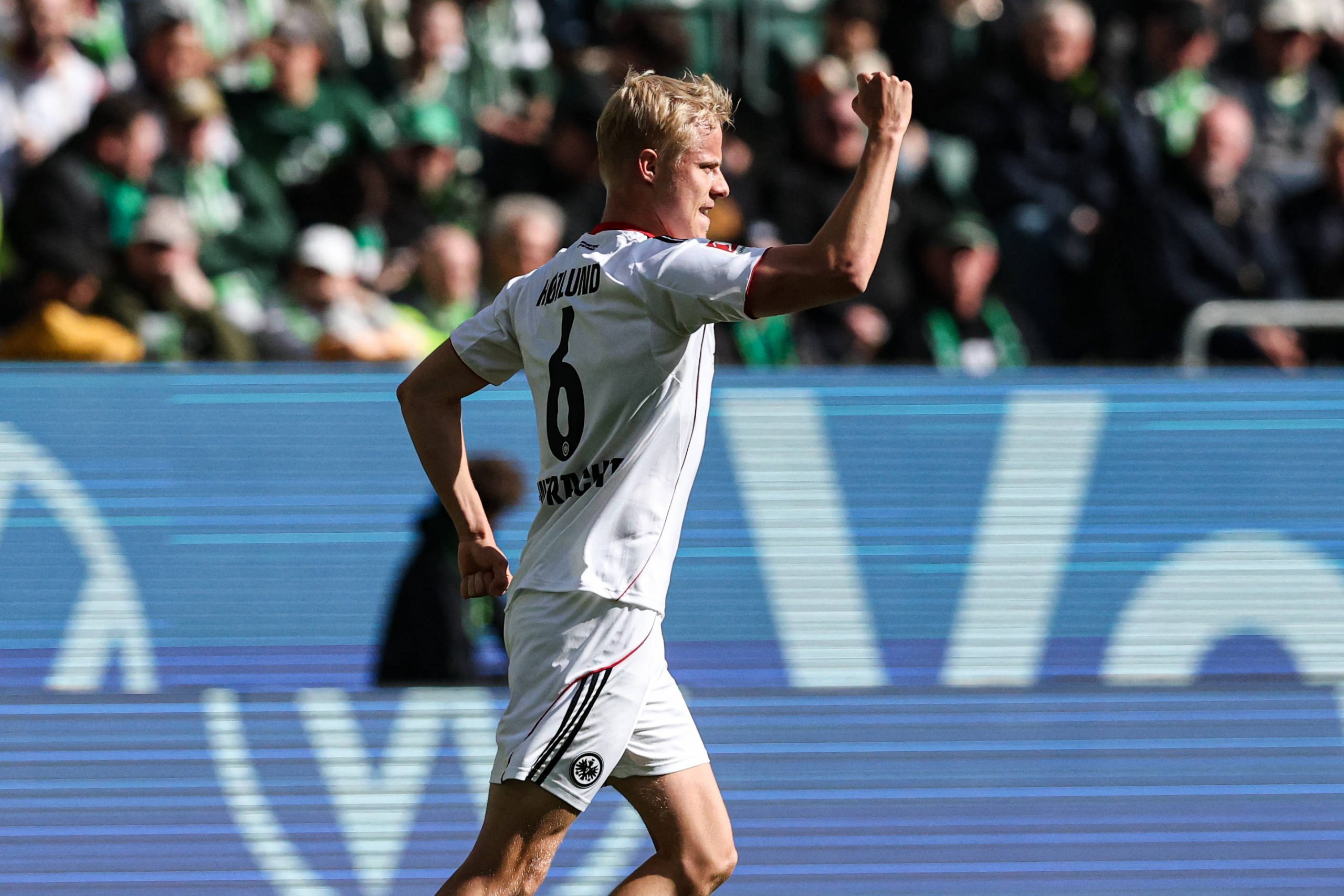 Hojlund stands out in Eintracht's win in Wolfsburg