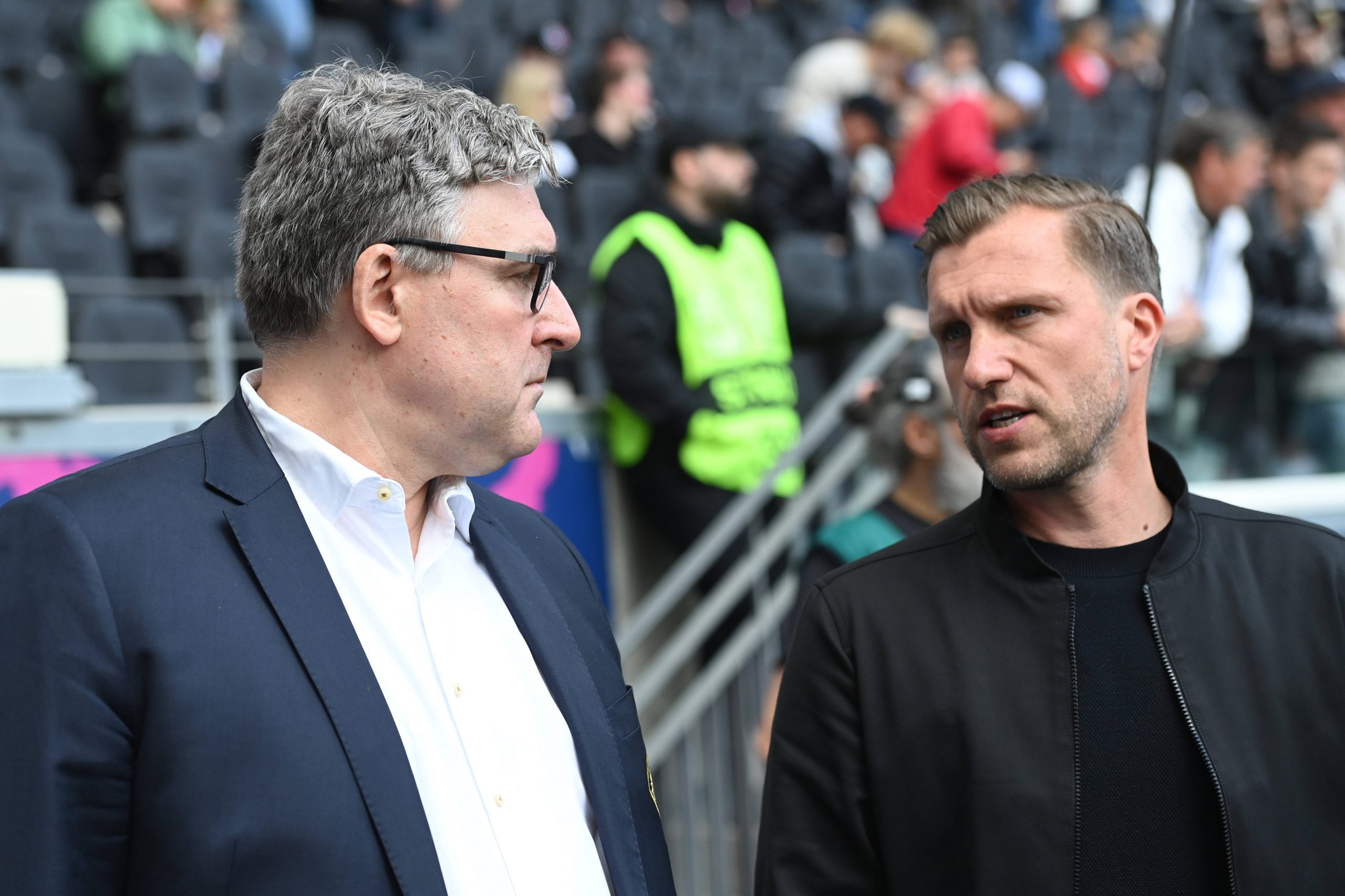 Zwischen Netzwerk und Vermarktung: Warum Eintrachts Spitze in die USA reist - SGE4EVER. de