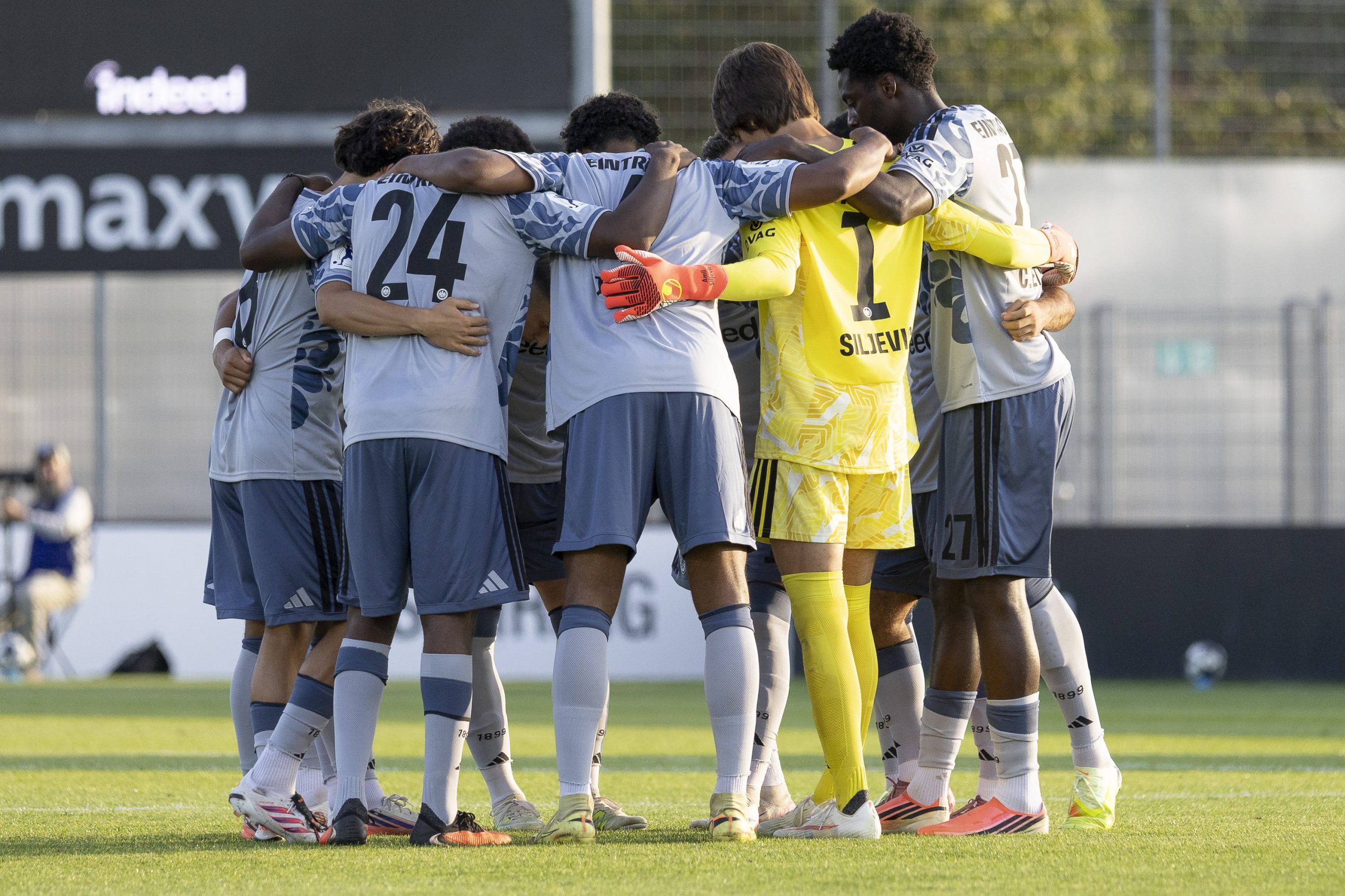 Winning goal in stoppage time: Eintracht Frankfurt's U21 team defeats ...