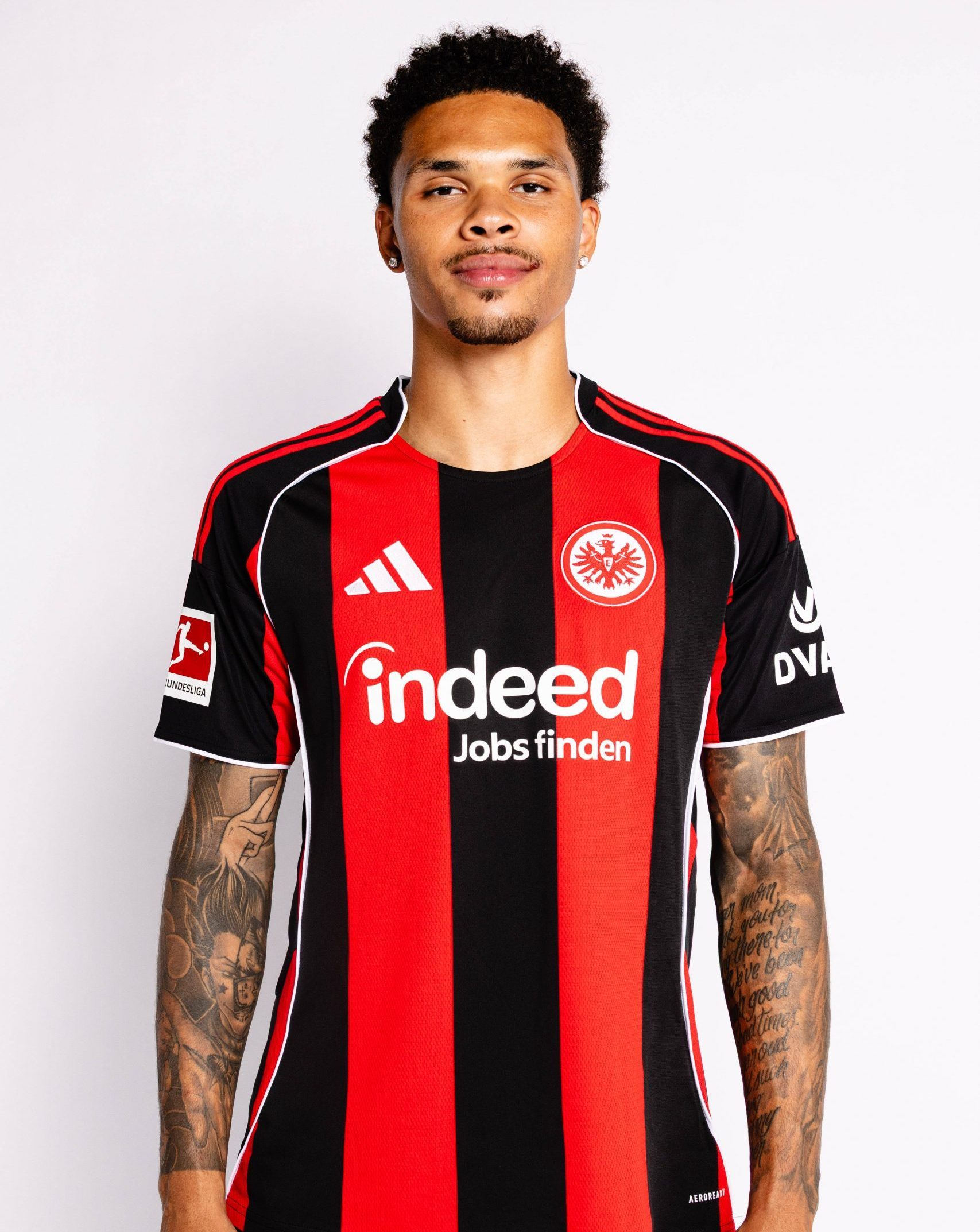 Nnamdi Collins - Eintracht Frankfurt Porträttermin 2025 2026 1. BL Bundesliga Fußball Porträttermin, Headshot, Porträt, Vorstellung, Präsentation, Pressetermin 2025 2026 Studio Shootion Studioshooting *** Nnamdi Collins Eintracht Frankfurt portrait appointment 2025 2026 1 BL Bundesliga soccer portrait appointment, headshot, portrait, introduction, presentation, press appointment 2025 2026 Studio Shootion studio shooting