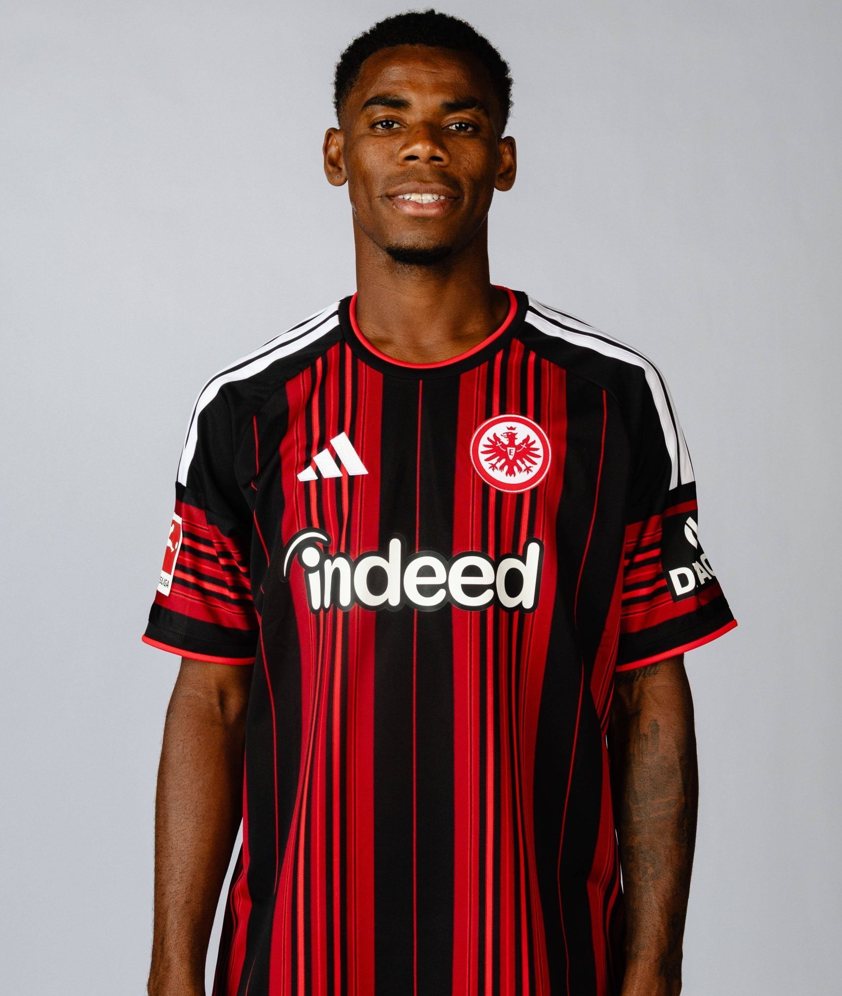 Raphael Onyedika Eintracht Frankfurt - Eintracht Frankfurt Porträttermin 2026 2027 Eintracht Frankfurt Porträttermin 2026 2027 SGE *** Raphael Onyedika Eintracht Frankfurt Eintracht Frankfurt Photo Shoot 2026 2027 Eintracht Frankfurt Photo Shoot 2026 2027 SGE