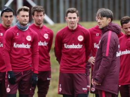 Trainer Niko Kovac stimmt sein Team auf die Partie gegen Hertha BSC ein.